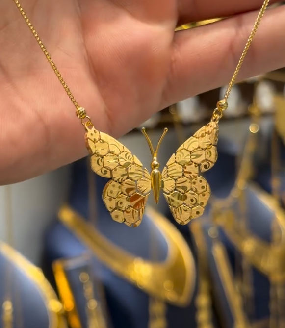 ✨ Golden Butterfly Luxe Necklace 🦋 | Elegant Golden Charm 💛