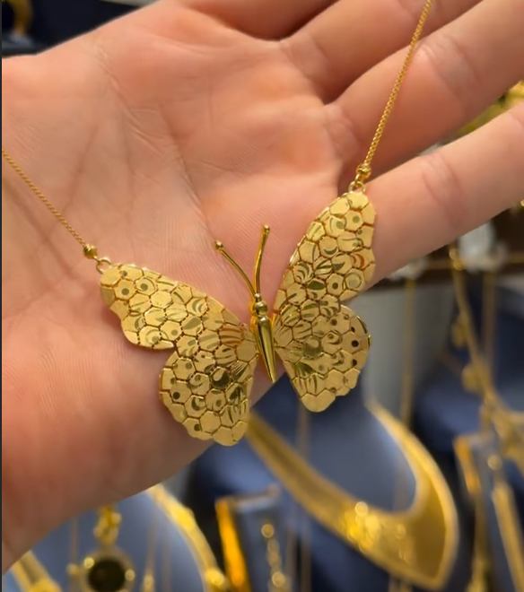 ✨ Golden Butterfly Luxe Necklace 🦋 | Elegant Golden Charm 💛