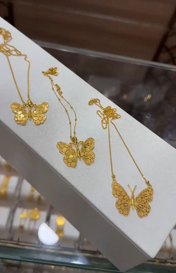 ✨ Golden Butterfly Luxe Necklace 🦋 | Elegant Golden Charm 💛